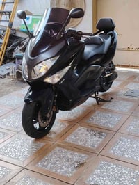 TMAX 2011 دراجة بحالت الوكاله مكفوله كفالة  من كلشي دشبول احمر صولنصة ...