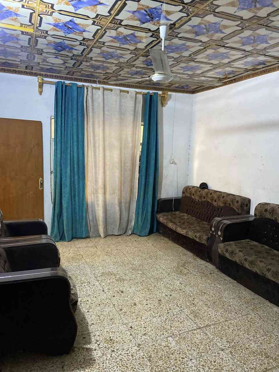 الدارللبيع في حي الفرات قرب الموستوصف
المساحة 253 والواجهة 11ونص 
***********
