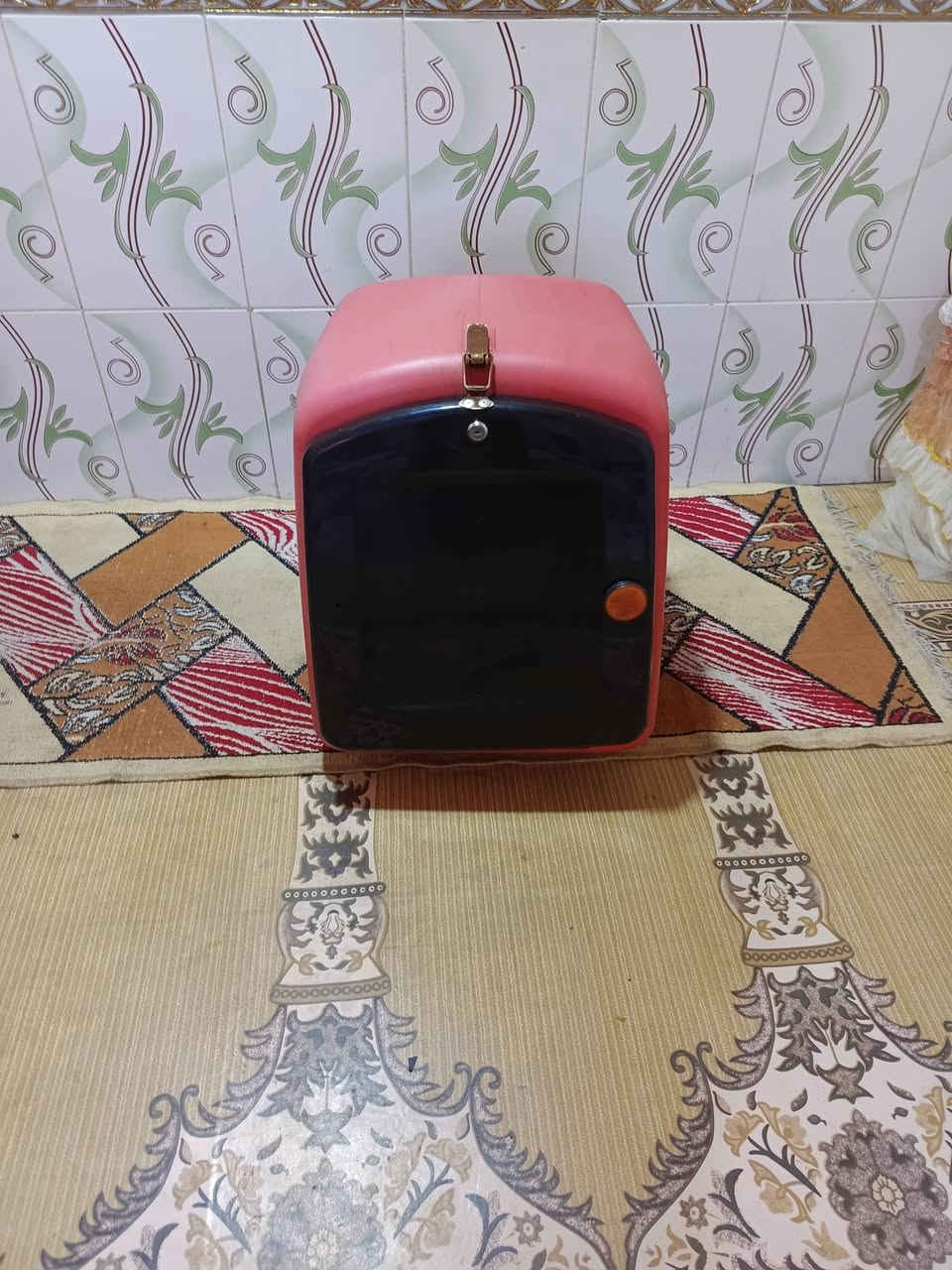 السلام عليكم صندوق للبيع مكانه قبله سعره 35 في مجال ***********
