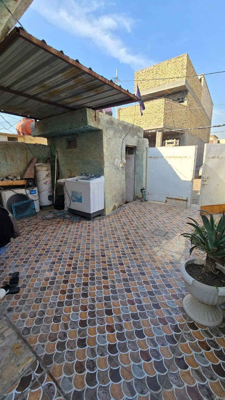 السلام عليكم مشتمل للبيع مساحه 100متر طابق واحد يتكون من مطبخ غرفة وكلدور وصحيات صاله طارمه منور زراعي سند 25 موقع خلف مول اهل الخير كاع كريم السعر 34مليون الاستفسار موبايل *********** آسيا ***********
