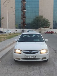 هونداي فيرنا 2012 للبيع محرك 1600 كير عادي مكفولات ..سنوية بأسمي بيها ...