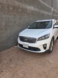 سورنتو موديل 2018  وارد خليجي كفالة 220 $  07702650028