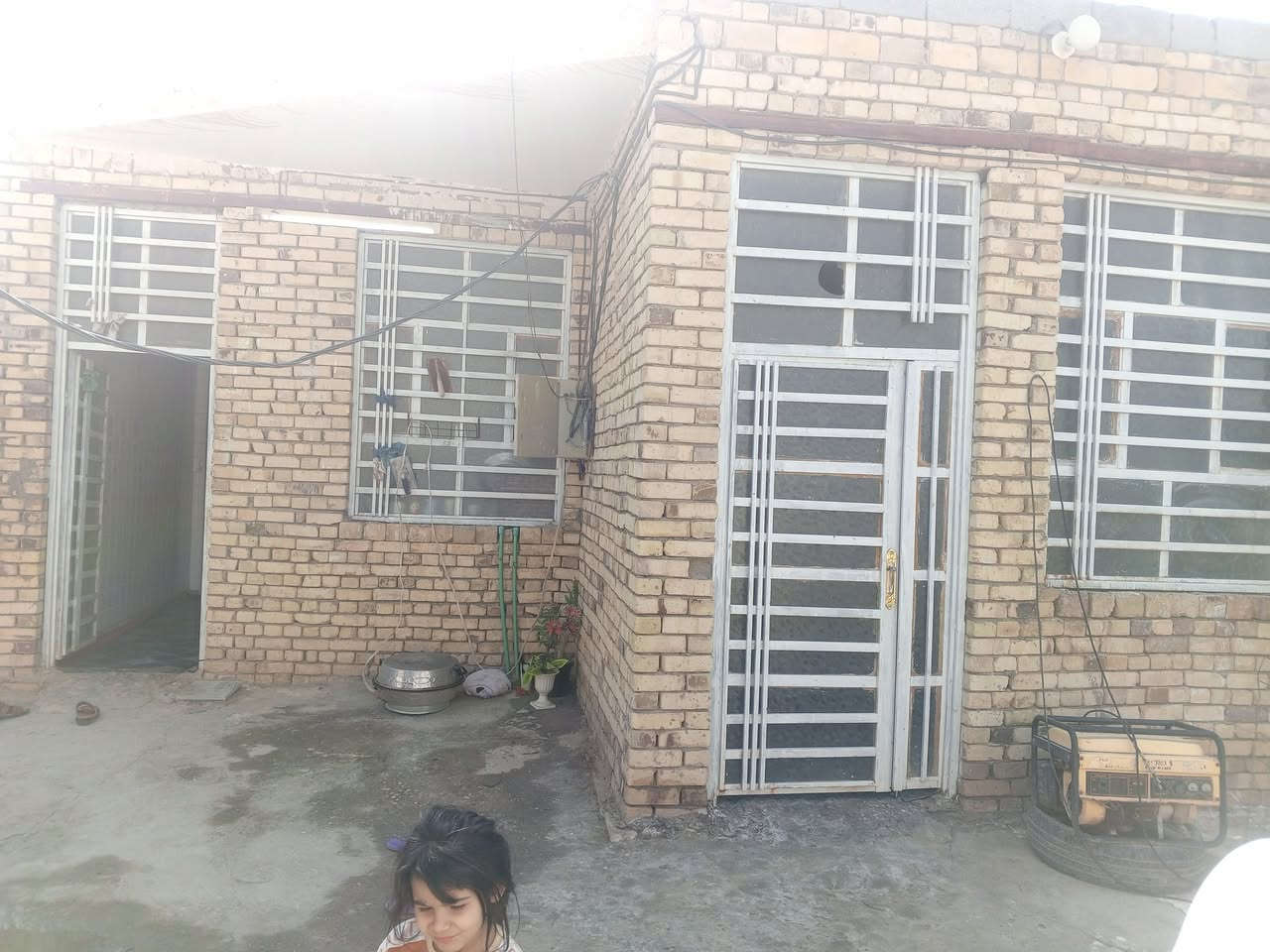 بيت للبيع  المساحه 200متر قرب رعد ابو سيراميك خدمات ماء وكهرباء سعر خاص رقم التلفون ***********
