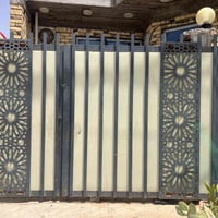 باب للبيع حديد ثقيل ٢ ملم صار سنه من شاده بعده جديد عرض ٣متر وارتفاع ٢...