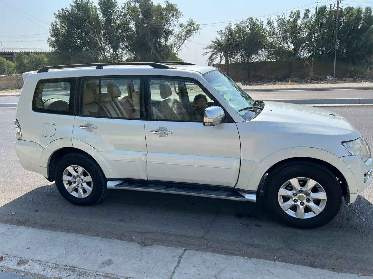 للبيع سياره باجيرو حبتور مديل٢٠١٠بسمي رقم بغداد انكليزي كامل مواصفات فتحه مري شفط حساسات جانبية دمام خلفي تخم تاير صبغ ٣قطع بدون دواخل سونار بالمنشور أثر شخوط سعر123 ورقة بيه مجال مكان السياره بغداد البلديات رقم الهاتف ***********
