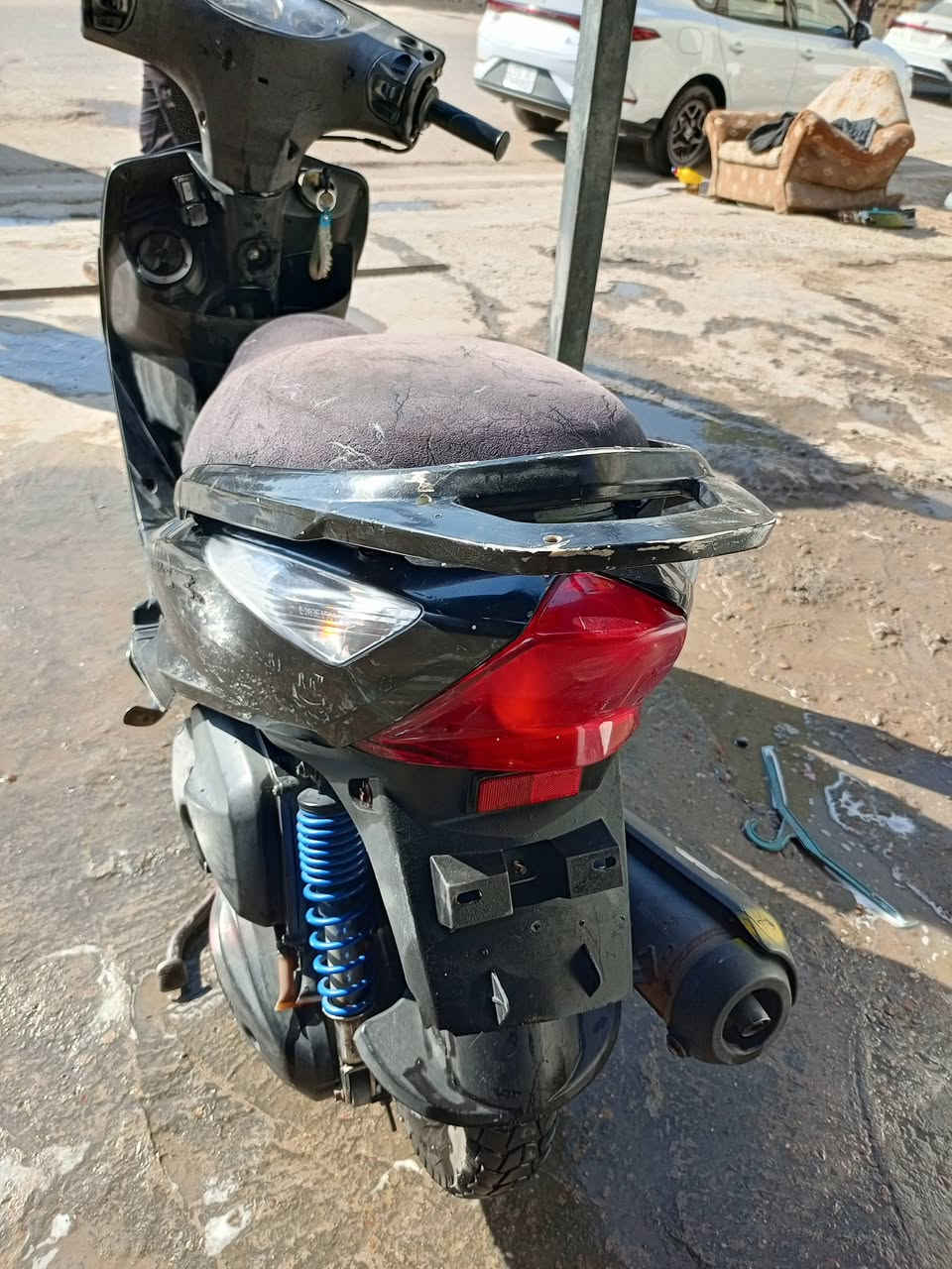 سلام عليكم تعلب نوزل جديده دراجه خير من الله سعر 500 وبيها مجال قليل مكان المنصور *********** نفص بس دبل امامي
