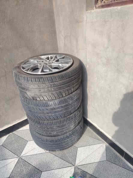 وياله وتايرات 4للبيع حجم 17.
سعر 250
***********
