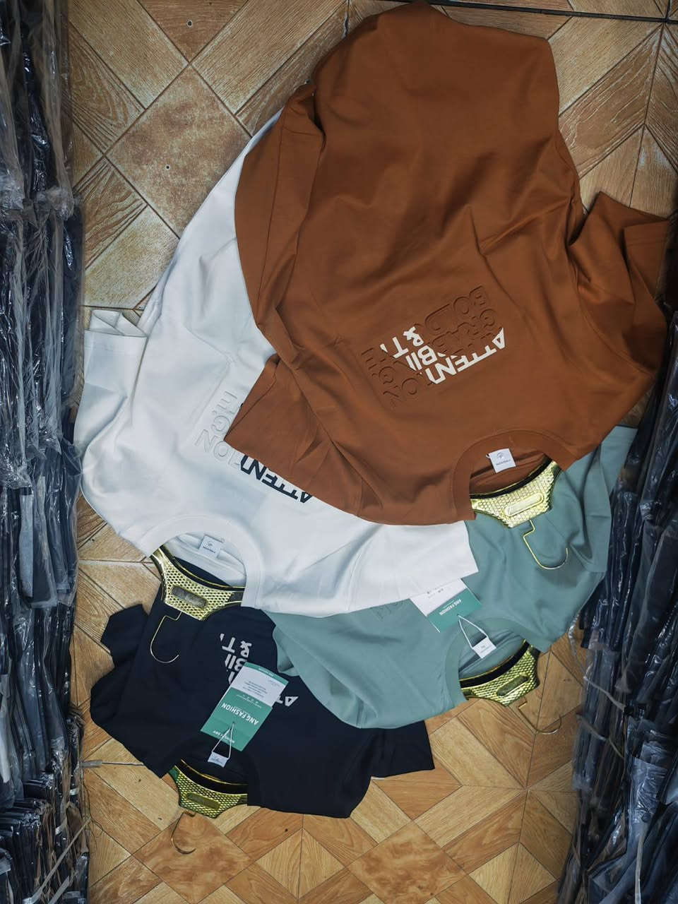 بدي حلقه صيني. ماستر
الشد 20 قطعه 4 الالوان 

قياس L  4XL

سعر الشد 120


**إذا كنت صاحب هذا الإعلان وتريد حذفه لأي سبب، رجاءا أرسل رسالة إلى الدعم الفني**