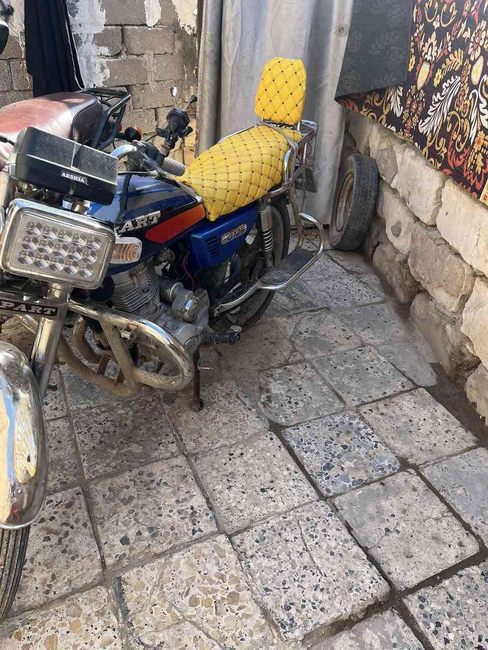 سلام عليكم بارت مرقم
شاصي ١٩ 
الغراض ٢٥ 
محرك ٢٣ ناعم كلش ترايك وين ما تريد 
دبلات امامي جدد
كشن مغلف جديد 
دشبول جديد 
مفتوحه مره وحده صاله يومين من نفتحت 
دراجه ما متعوبه حلوه وما مشتغله دلفري بحياته 
رقم مميز حلو 
نقصه الاشاير عوزهن ربط وباتري عوزه شحن وتيزاب 
دراجه بسمي سنويه لحد ٢٠٣٠
شرط تحويل ما بيع بدون تحويل 

مكاني ناصريه حي شهداء 
***********
900قفل
