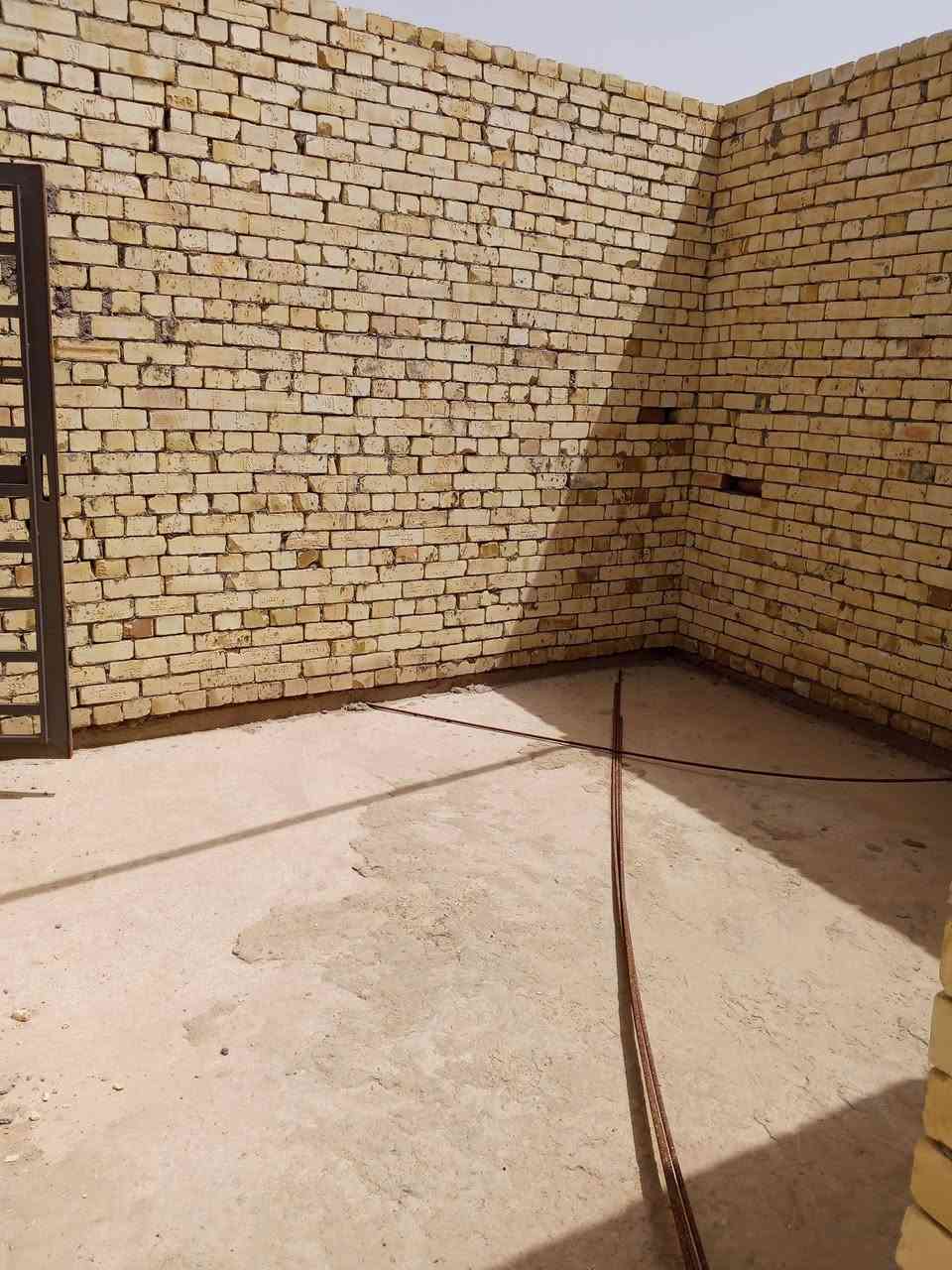 يوجد هيكل البيع قرب مركز عرب جبور المساحه 100 متر الواجه 6 نزال 17 سند 25 سعر 40 رقم الهاتف ***********
