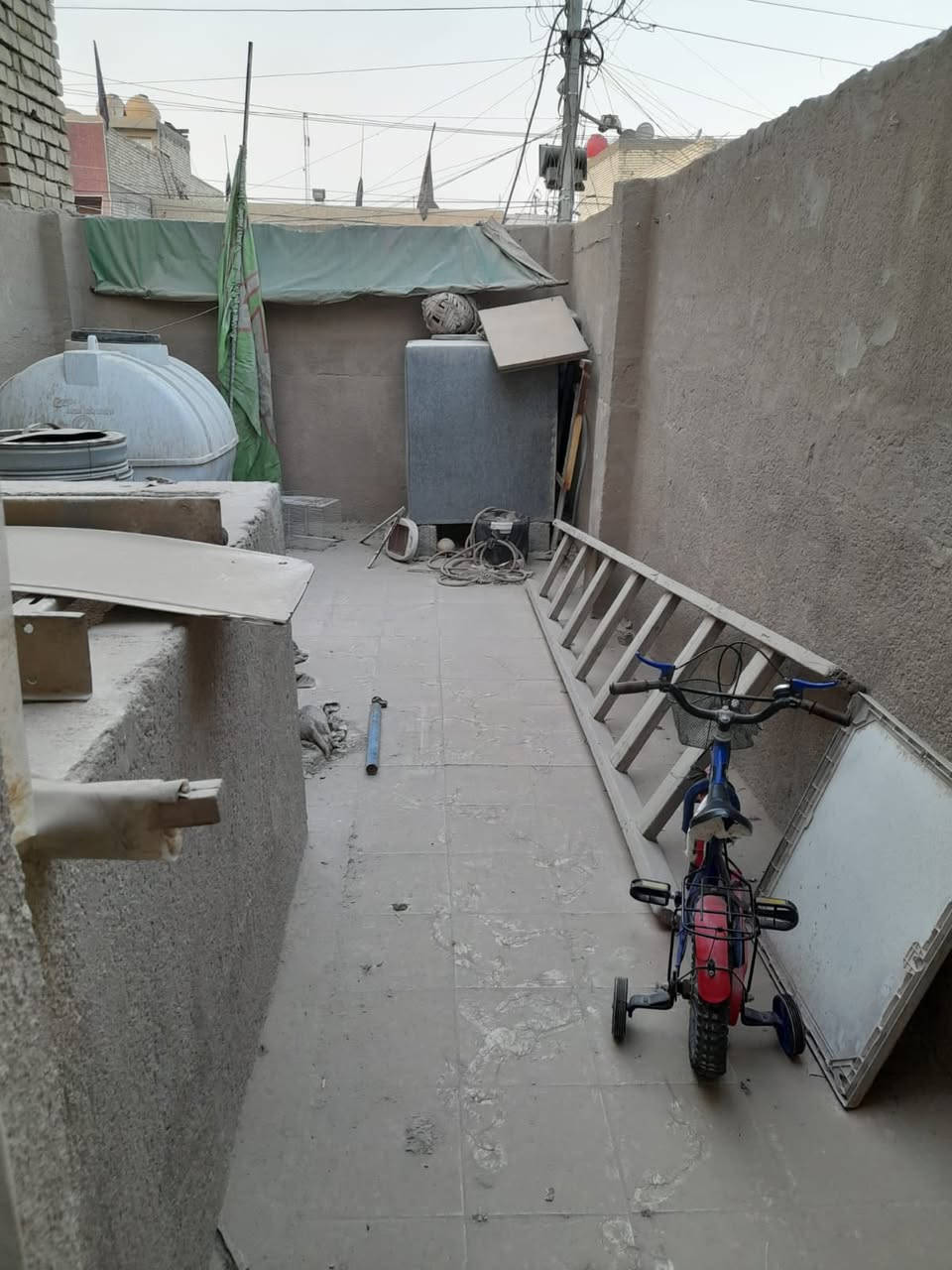 السلام عليكم بيت للبيع المكان حي اور الشعب ولاستفسار على هذه الرقم ***********
