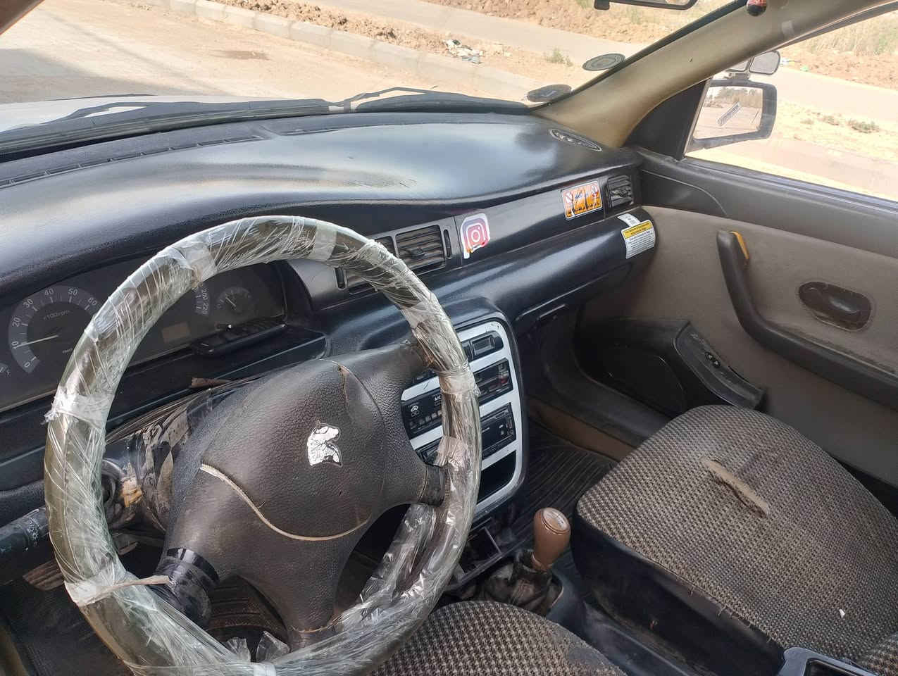 السلام عليكم سمند موديل 2009رقم بغداد مميز تحويل السياره مكفوله من الضربه والصبغ عدا باب خلفي وره السايق مكينه وكير خير من الله تخم تاير حداديه حلوه دواخل حلوه خياسات مابيها سنويه ساقطه صار 5سنوات هيئه مطلوبه سنه بس عندي وصل اخر تسديد السعر 27بيها مجال حك الجيه 
مكاني واسط النعمانيه 
واتساب ***********
***********
