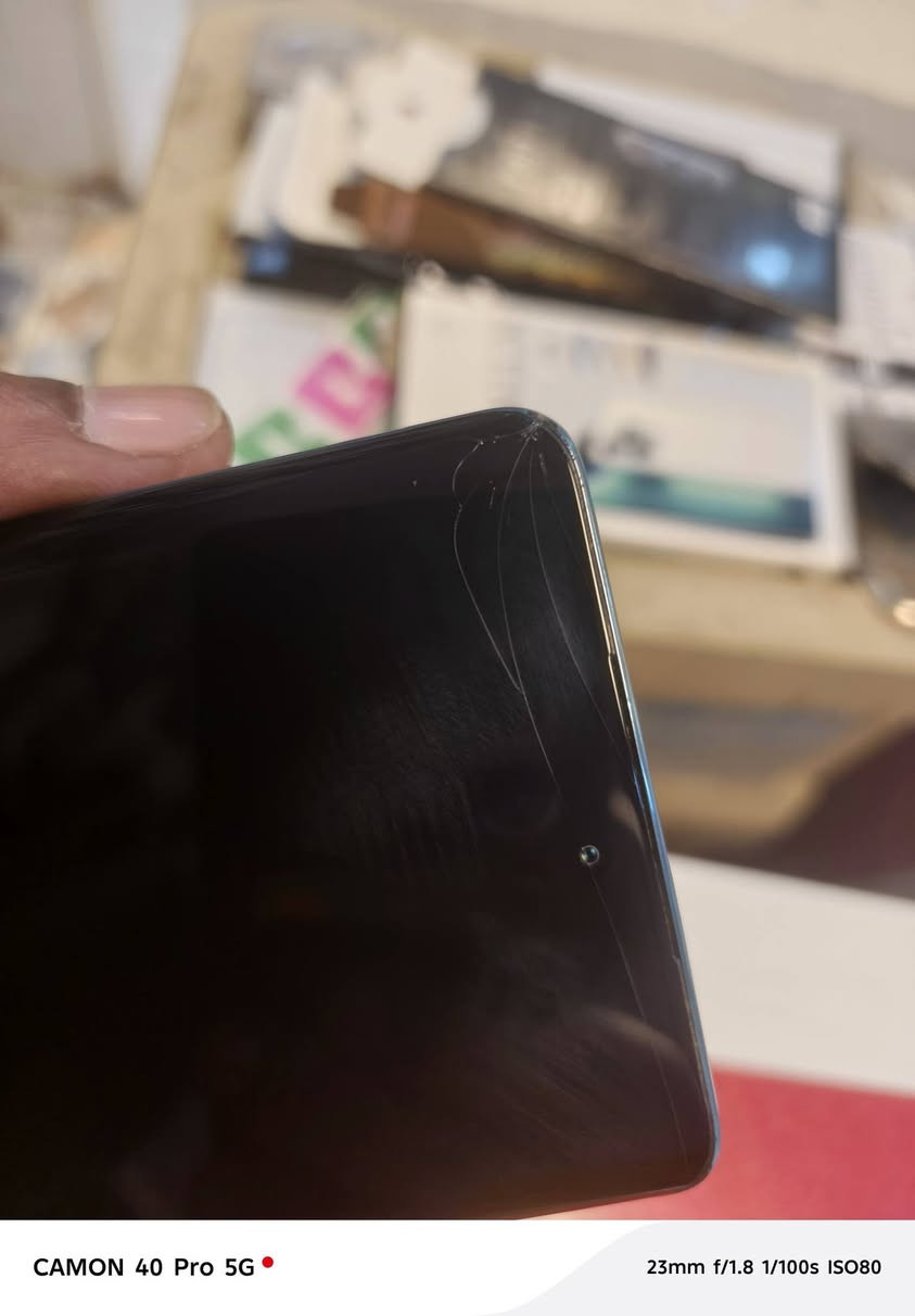 هونر X9C
ضرر بالزاويه من الشاشه
موضح بالصوره 
شغال بالكامل 
سعر   ٢٠٠
***********
