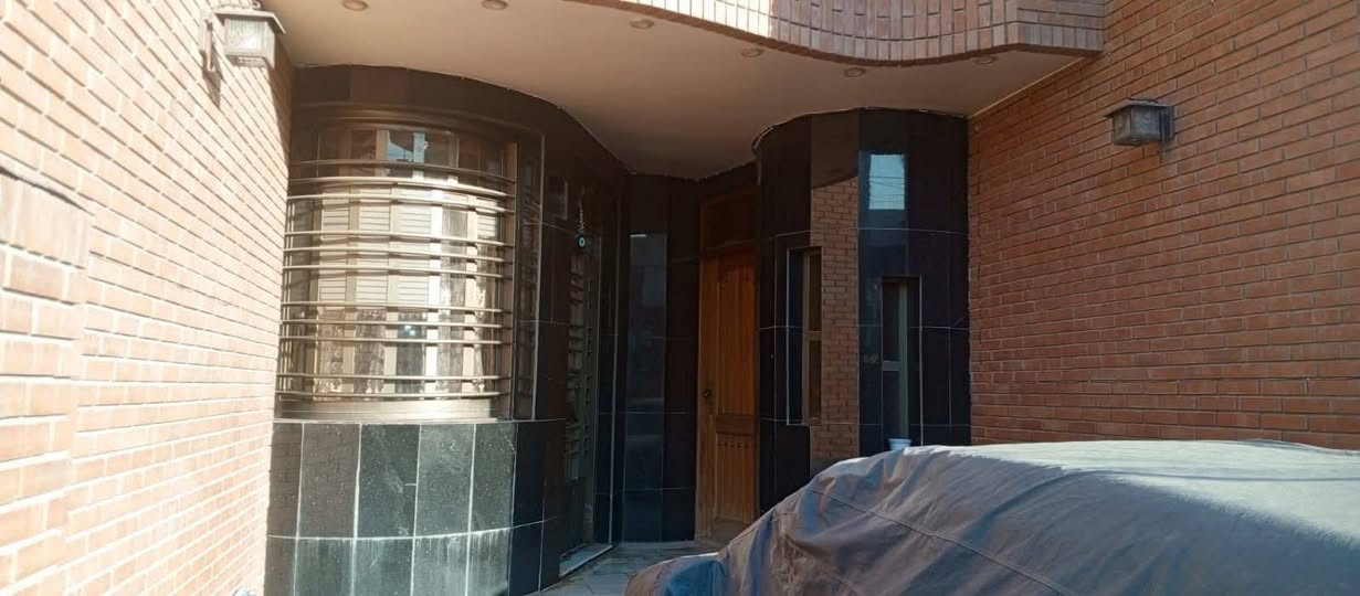 للبيع دار بناء درجه اولى 2017 موقع مميز جدا  زيونه محله 710 مساحه 195م يبدي 5متر اول 10م  
ويصير 6,5 مترل6
وبعدين 8متر للأخير بس نهاية مبين في البناء محتويات الدار مدخلين استقبال هول داخلي صالة مطبخ غرفة منام مع الخدمات الطابق الثاني 3 منام هول داخلي مع الخدمات كراج /صاحب العقار موجود فتح بيان مباشر ⬇️⬇️⬇️⬇️⬇️⬇️⬇️⬇️⬇️⬇️⬇️⬇️⬇️⬇️   للاستفسار والمشاهدة الاتصال على أرقام المكتب *********** 📞 *********** نستقبل جميع العروض
