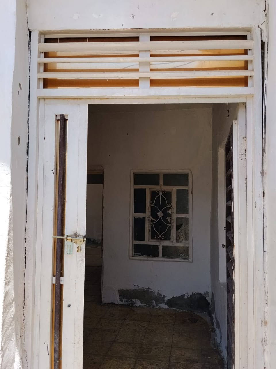 يعلن مكتب دلالية الزراعي في حي ميسان زراعي ،،
بيت للبيع او مراوس بيت في حي ميسان ،
مكانه في حي ميسان شارع مجمع جوهرة العرب زراعي مساحته 100 متر،،
غرفتين نوم وصاله ومطبخ واستقبال وحمام وساحه بيت 
سعره 25 مليون ،،
أما بيع او مراوس بيت في حي ميسان ،،
للاستفسار الاتصال بالرقم ***********
