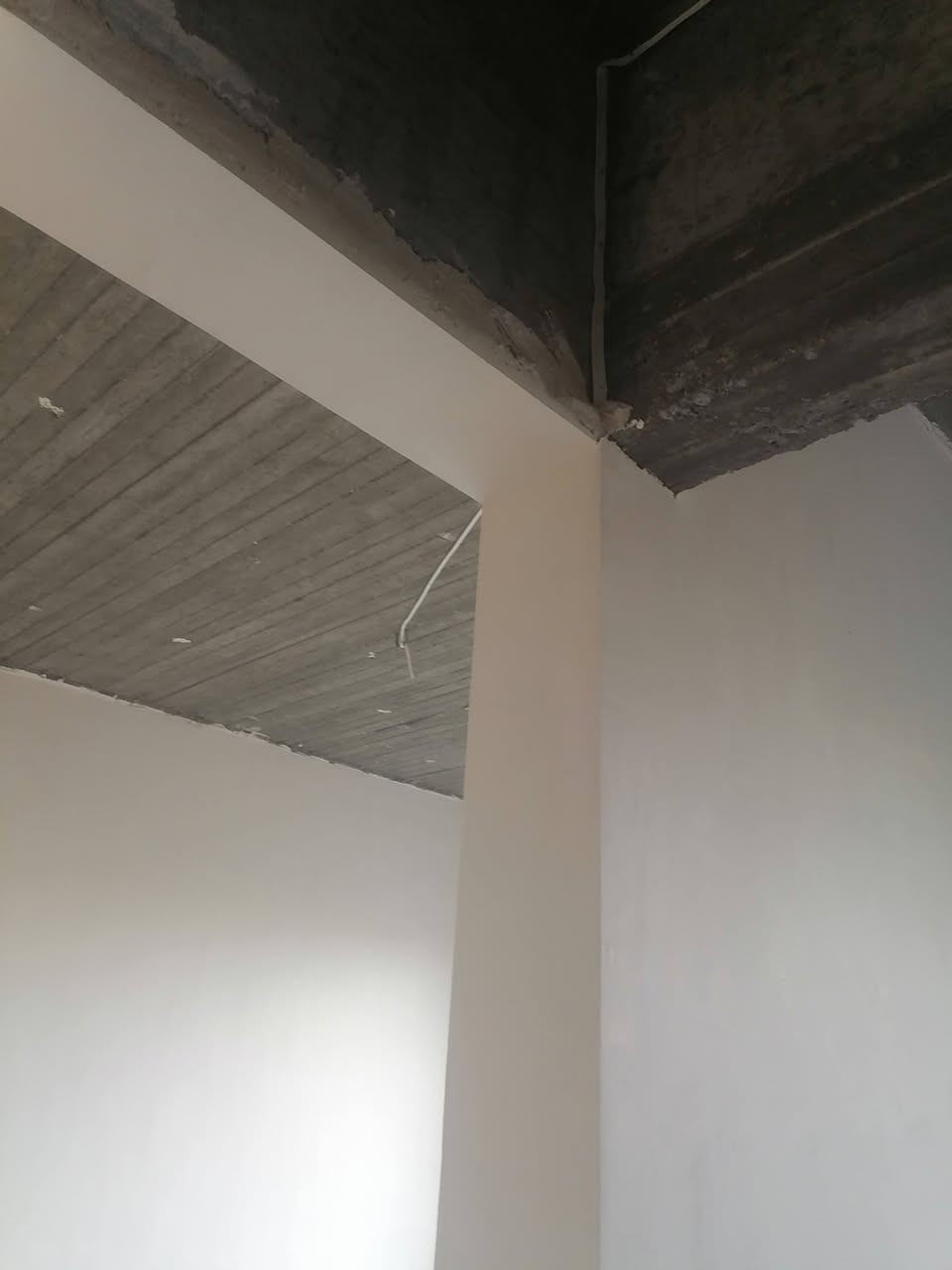 السلام عليكم يوجد كادر

لباخين جص ٣ اسطوات
تريد مسطره. تريد لبخ عادي  بكيفك  
***********
