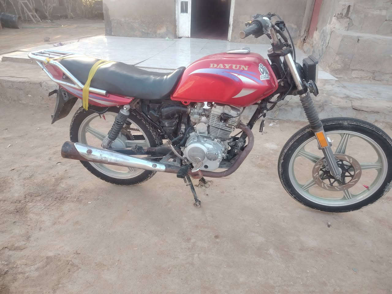 سلام عليكم دراجه للبيع نضيفه أوراق اصولي بيها نواقص شوفت عينك سعرها 300 اوبيها مجال العنوان ديوانيه دغاره رقمي ***********
