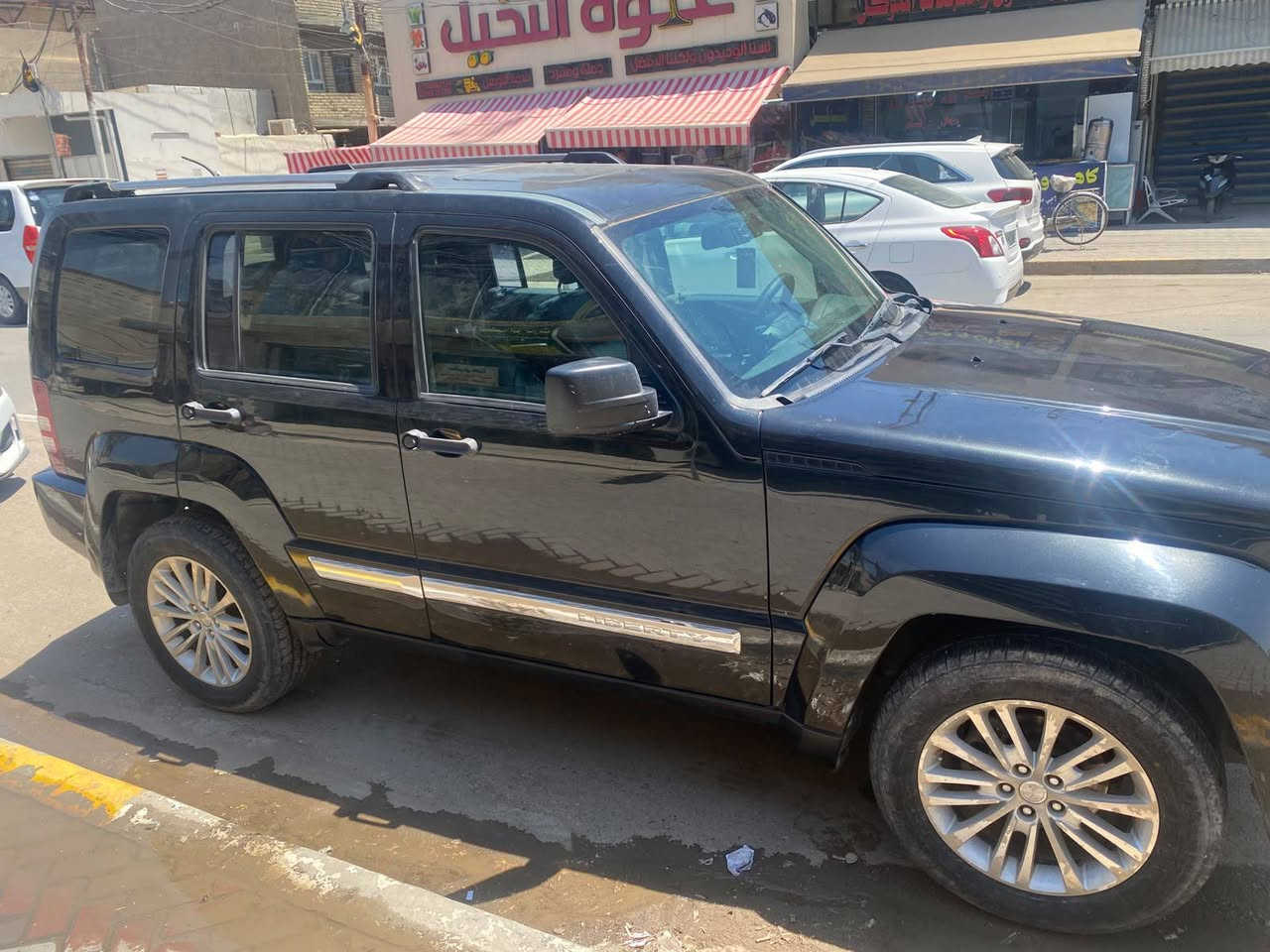 السلام عليكم 
جيب لبرتي وارد امريكي موديل 2010 رقم سليمانيه انكليزي تريد تحويل او وكالة
ماشيه 159 ألف حقيقي السياره جديدة
فول مواصفات فور ويل فتحه تحكمات ميموري خزن كشنات كهرباء 
محرك كير صدر تبريد كفاله مابيه اي نقص غرفتها جديده خارج نضيف مابي شخوط 
حادثها سطحي فقط بداية البنيد شي بسيط مثل ما موضح بالصوره فقط هذا بدون دواخل
السعر  95 وبي مجال 
موقع السياره بغداد الدورة شارع ابو طيارة 
*********** 
***********
*********** بغداد, العراق
