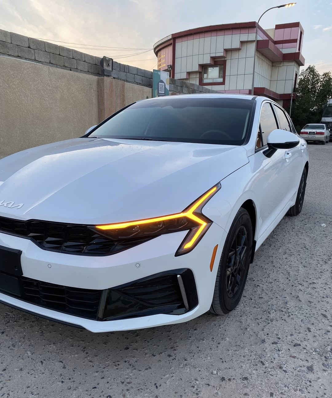 2025 KIA K5, LXS
مكفوله كفاله عامه داخله بتقرير مياه أمطار تعمل وتسير برغي ما مفتوح بيه ماشيه 11 الأف فقط دخول جديد حره بدون رقم 
مكان السياره البصره المعقل 
للأستفسار ***********
