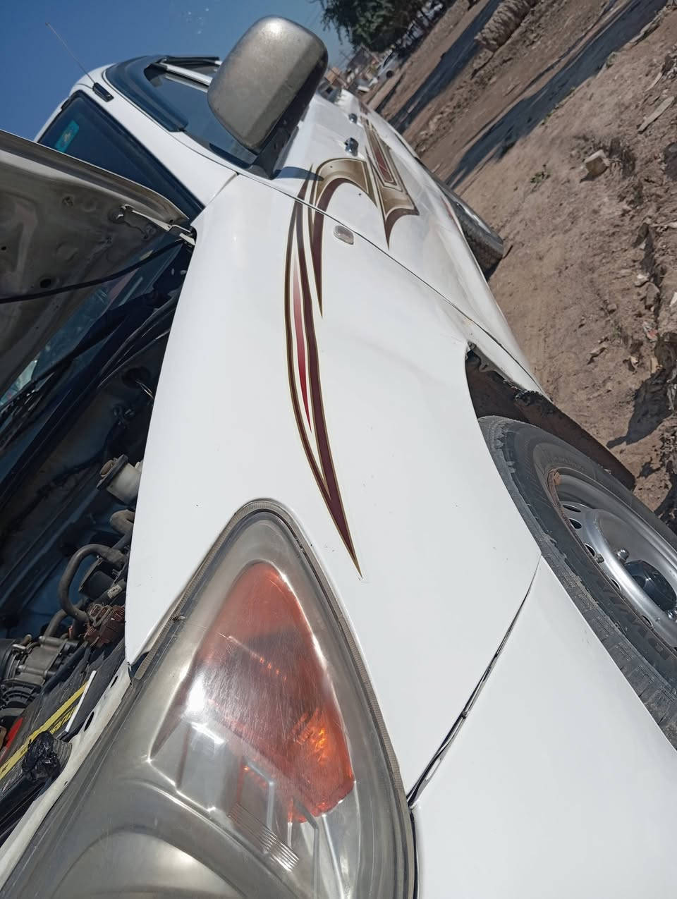 سلام عليكم هايلوكس موديل 2006 بدون حادث سونار موجود كير مكينه خير من الله كفاله سياره ب اسمي رقم قادسيه تحويل مباشر ثاني يوم *********** مكان بابل الحله
