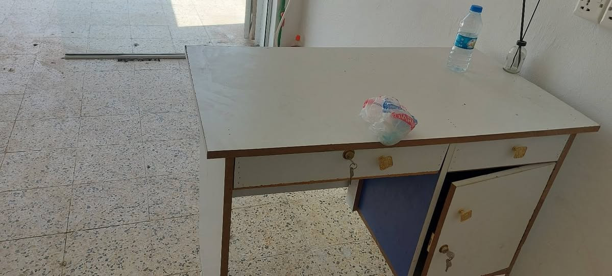 اغراض عيادة للبيع الاتصال على الرقم ***********
