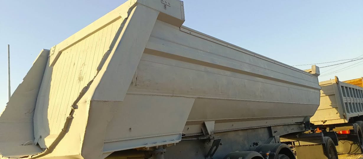 السلام عليكم مقطوره حوضيه دناكير أوربي 18 مدور شاصي 22 طوله 7و30 ذرعه 22 تخم تاير جديد بريك جديد ماعايزه كلشي البدي فافون وزنها 7ونص السعر135وبيه مجال ***********
