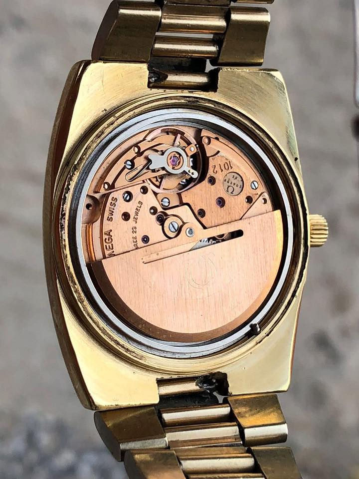 السلام عليكم
اوميغا جنيف اوتمايتك سويسري 
نافذه تاريخ يومي القطر 38
بلادي نظيفه جدا 
السعر 200 الف 
يوجد توصيل 
شراي يتصل عليه 
***********
