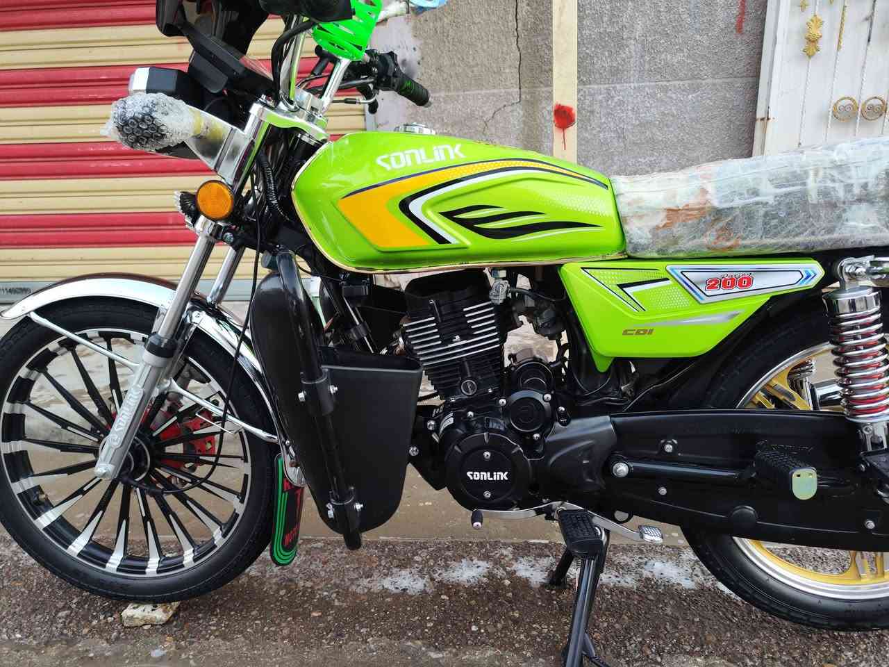 سلام عليكم دراجه ايراني سونلك موديل 25  كفاله عامه ما عدا الويل الخلفي كهربائيات اشاير كولهن شغاله زيرو سويجات عدد2 بصمات عدد 2 اوراق كامله السعر مليون وبيها مجال المكان بغداد الشراي يتصل ***********
