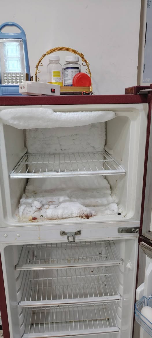 ثلاجة حجم وسط
شغالة ١٠٠ ٪
تجميد واضح بالصورة
***********
سعر ٧٥ الف
