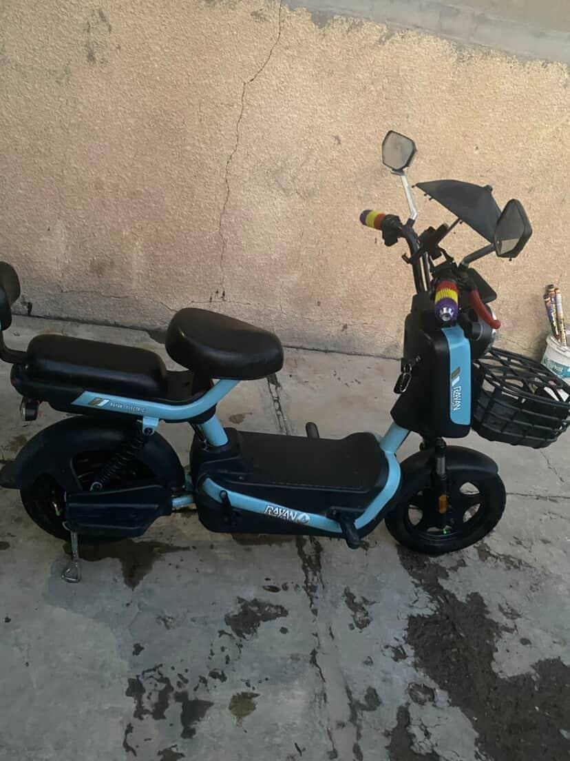 السلام عليكم اليوم عدنا دراجة شحن للبيع حجم ١٤ للستفسار ***********
