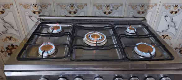 السلام عليكم
طباخ خمس مشاعل شغال للبيع 
الافران شغالة فوك وجوة
السعر 150وبي مجال
المكان بغداد المشتل
***********
يوجد اتصال او واتساب
