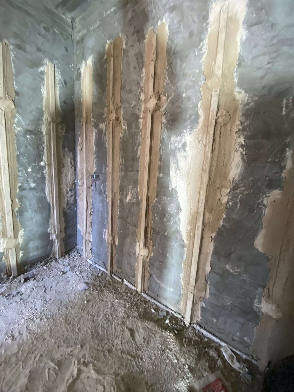 📢📢 السلام عليكم ورحمة الله وبركاته 🤝
🥳🥳🥳 بشرى سارة لأهالي كربلاء المقدسة 📢📢
تريد حايطك يصير "مراية"؟ ✨ وتعبت من اللبخ الأعوج والزوايا الميتة؟ 📐
كادر متخصص لأعمال اللبخ الحديث (جص وبورق) 🧱👷
نقدم لكم خدماتنا بأعلى دقة ونظافة:
• ✅ لبخ جص وبورق (درجة أولى) 🏠.
• ✅ استقامة باليزر (شغل مسطرة) 📏.
• ✅ إنهاءات ناعمة وزوايا حادة ومضبوطة 📐.
• ✅ ترميم وتصليح اللبخ القديم وتقشيره 🔨.
• ✅ سرعة بالتنفيذ ونظافة تامة بعد العمل 🚮.
سواء كان منزلك، مجمع سكني، أو فندق.. إحنا بخدمتكم لإظهار جمال جدرانكم بأفضل صورة! 🏢✨
كل ما عليكم سوى الاتصال على الرقم: *********** 📞
يتوفر واتس آب 📱
خدماتنا في كربلاء المقدسة فقط 🌍
#لبخ_حديث #جص_وبورق #كربلاء_المقدسة #ترميم_منازل #ديكورات #بناء #مقاولات_كربلاء #لبخ_درجة_أولى #عقارات_كربلاء
