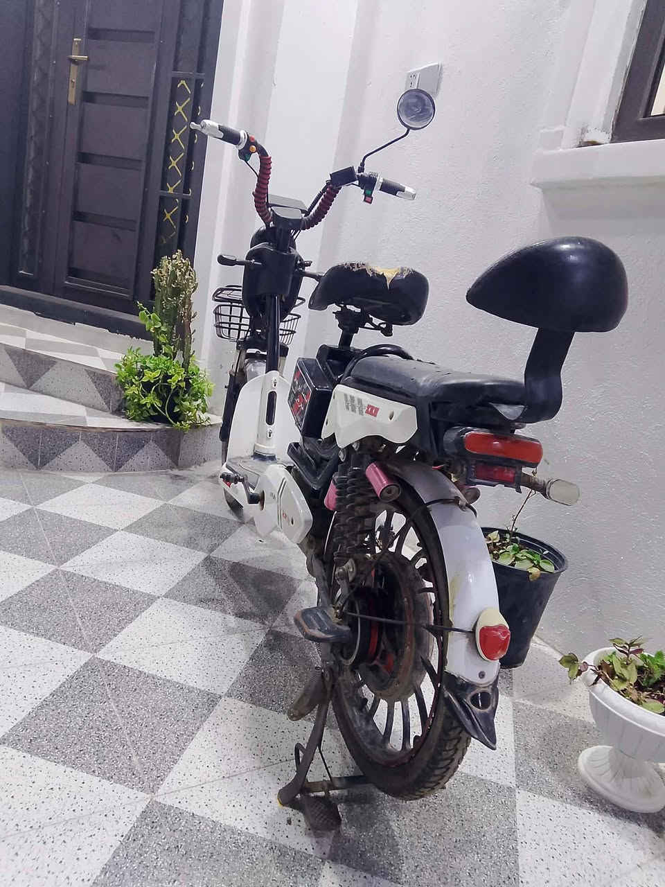 السلام عليكم
دراجه شحن للبيع 
دراجه نضيفه 
البطاريات نضيفه جدد 
السعر / 300 الف وبي مجال 
اي استفسار مراسله خاص


**إذا كنت صاحب هذا الإعلان وتريد حذفه لأي سبب، رجاءا أرسل رسالة إلى الدعم الفني**