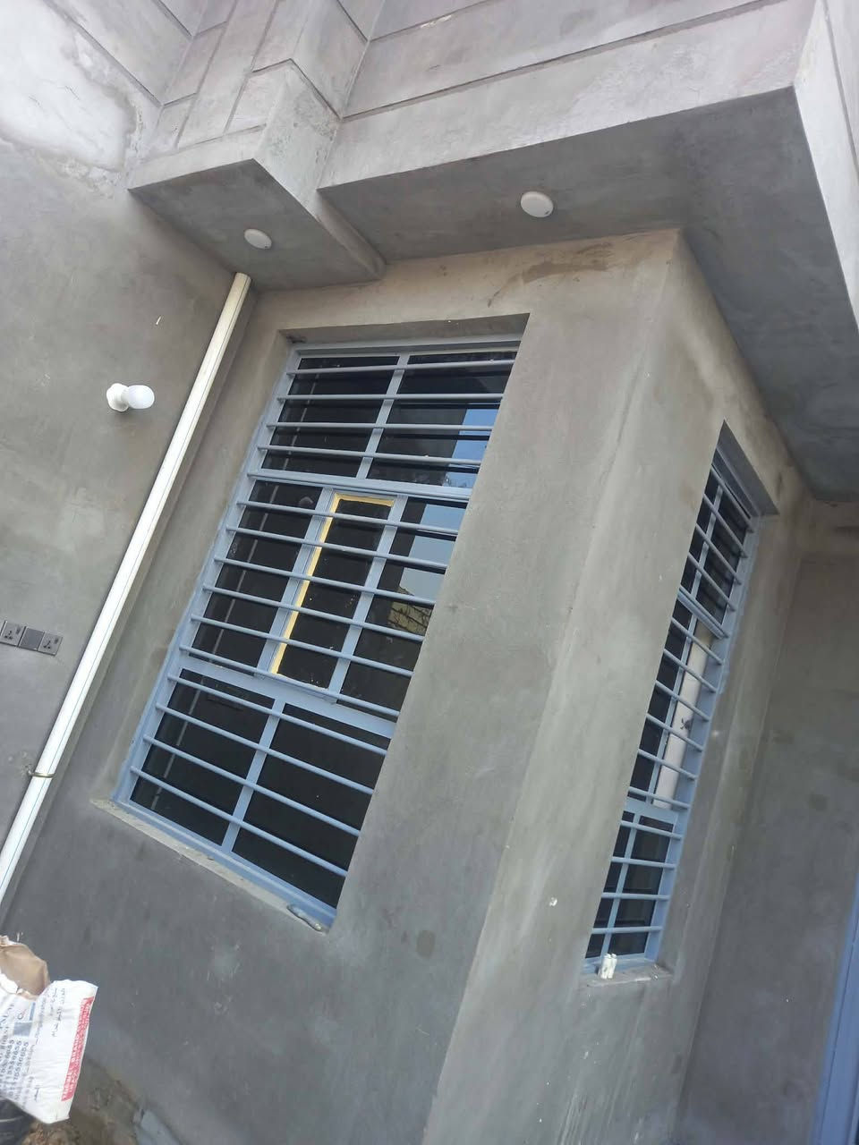 بيت مساحه ٢١٠ طابو زراعي  بناء حديث غرفتين وصاله ومطبخ حار وبارد واستقبال كراج وحديقه بيت جاهز بناء طابوك جمهوري كونكريت مسلح  درجه أوله  حله ورديه سيف سعد مقابيل جامع العكام قرب بيت كركز  سعر ١١٠ مع المجال البسيط  استفسار *********** اتصال مع وتساب
