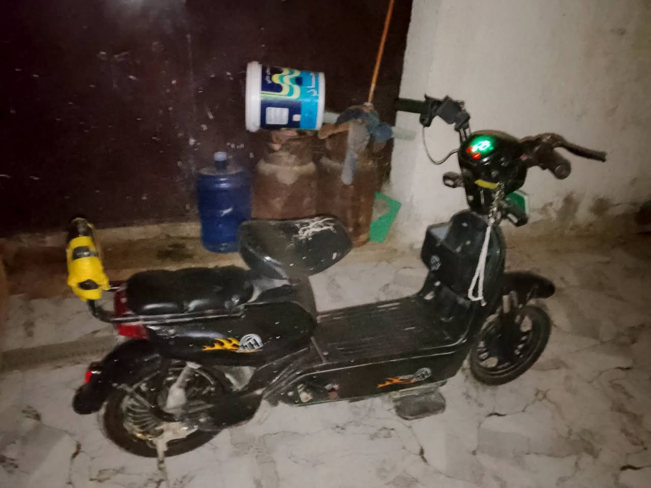 سلام عليكم دراجه شحن حجم 14   البيع المكان بغداد الوشاش   كلشي شغال  سعر 150 قفل الرقم ***********
