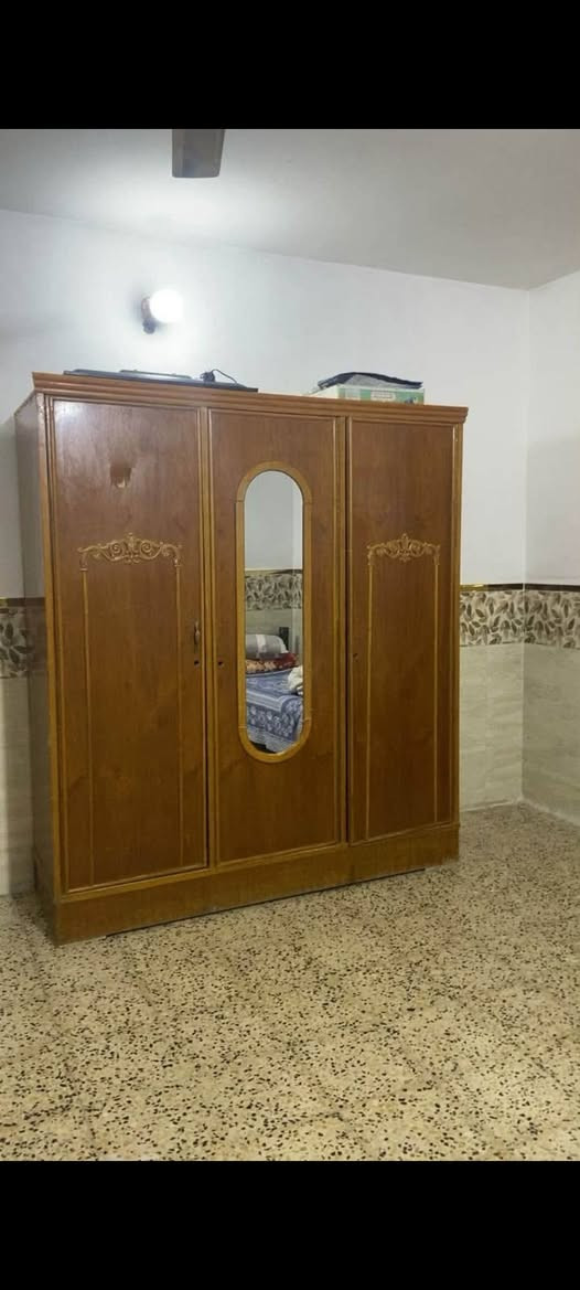 السلام عليكم غراض للبيع
الثلاجه نهايته ١٧٠ الف قفل 
الميز نهايته ٦٠ الف قفل  
الكنتور نهايته ١٥٠ الف قفل 
المرايه عاموديه نهايته ٧٥ الف قفل 
الرجاء الاسعار ثابته الي شراي يتفضل يتصل على الرقم *********** سجاد الموقع قرب المدرسه الالمانيه الاهليه
