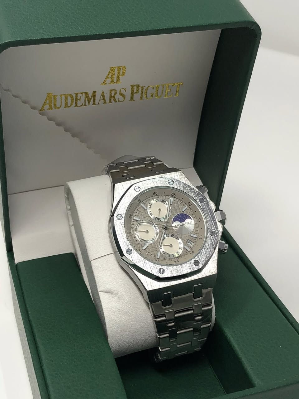 AUDEMARS PIGUET 

أوديمار بيجيه 😪😙
جميع السناتر شغالة 🪙
طلاء ثابت 💯
عداد شهري 😀
عداد قمري 🌓
كوالتي عالي 🎰
نظام ستوب وتش رياضي 💪
الوزن 137 g ⭐️
القطر 43 m 🟡
السمك 11.5 m 🟢


**إذا كنت صاحب هذا الإعلان وتريد حذفه لأي سبب، رجاءا أرسل رسالة إلى الدعم الفني**