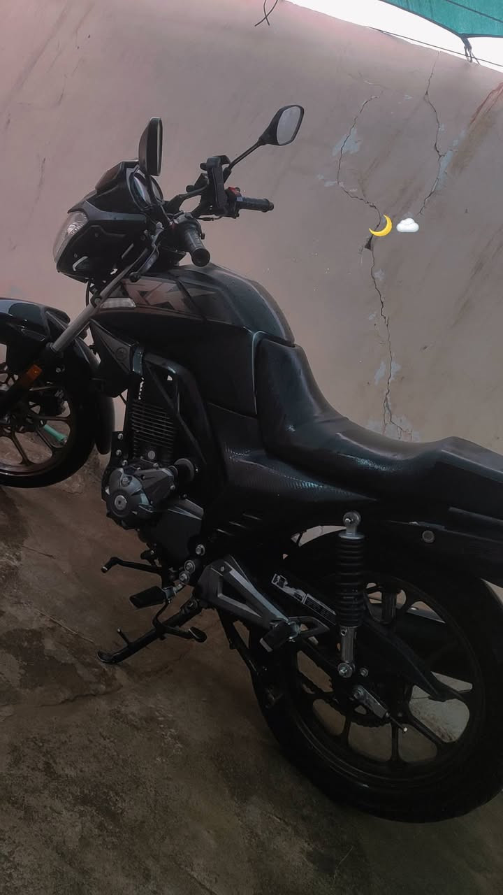 السلام عليكم Rk موديل 2025 ماشي 22 الف رقم اربيل شرط كلشي مو بس تحويل وايرمنيه فول محرك مابي صوت ونضيف اخرس ولا مطخوخ السعر 2400 بي مجال عنوان حي الانتصار ***********
