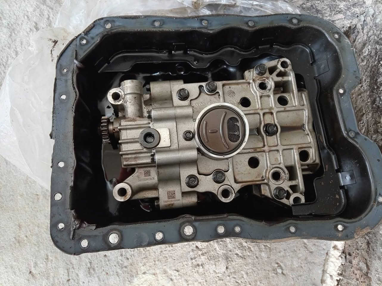 غراض سورنتو 
شاشة تجاري تشتغل بس صوت 
كيس و اويل بم gdi c1 2400
فرس سورنتو بدون تجوه 
قيم واخذ 
***********
*********** هذا الاسيا بس واتساب
