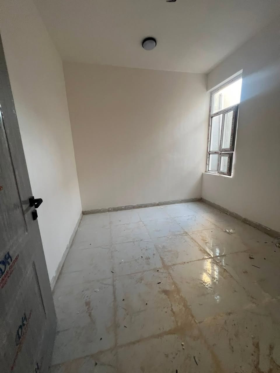 4 بيوت سكنيه 
كل بيت بمساحة 100 متر 
الوجة 5 نزال 20 
3 غرف نوم. 3 مجاميع صحية 
مطبخ +استقبال +صالة 
السعر مناسب 65 مليون وبي مجال سعر البيت الواحدد
منطقة ال 17 الف الديوم 
قرب الجامعة الاهلية
📞لتواصل والاستفسار/***********
