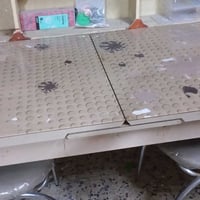 ميز • نظيف • ٤كراسي