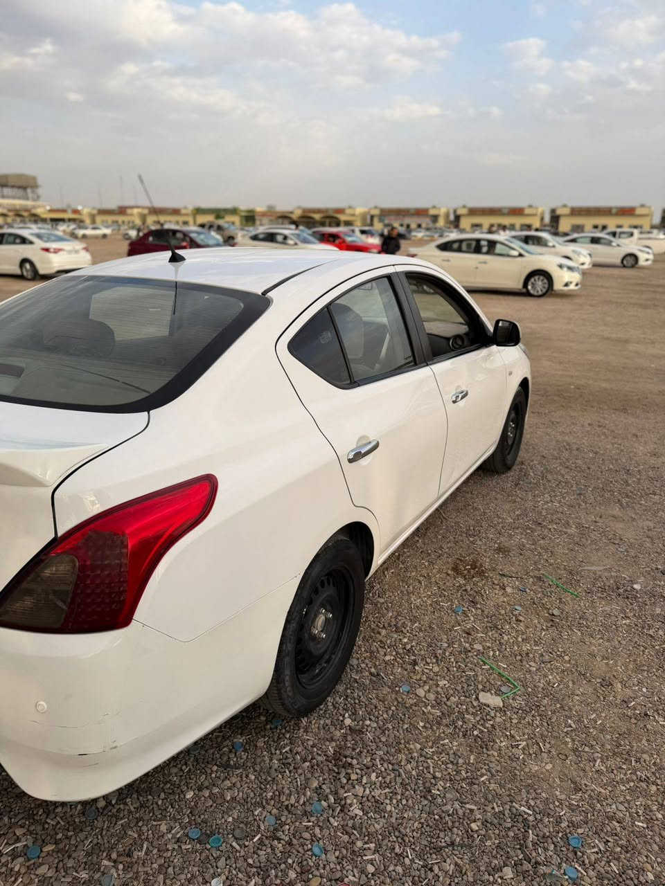 موديل ٢٣
السيارة بيها 3 قطع بارد
السيارة نظيفة جداً وجاهزة للاستعمال
مكيف بارد وكلشي بيها تمام
سعر 110 وبيه مجال بسيط
مكان السيارة بصره 
رقمي***********
