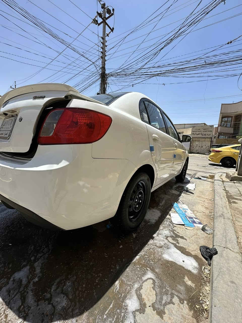 سلام عليكم ورحمه الله وبركاته للبيع كياريو موديل٢٠١٢ رقم بصره محرك ١٦٠٠ خليجيه بيه حادث بسيط بقبق جنطه وضربه بل بدنه الماميه  والباقي مكفول خير من الله مكينه ومحرك مكفول باسمي ثاني يوم مداور اتصال ع هاذه***********
