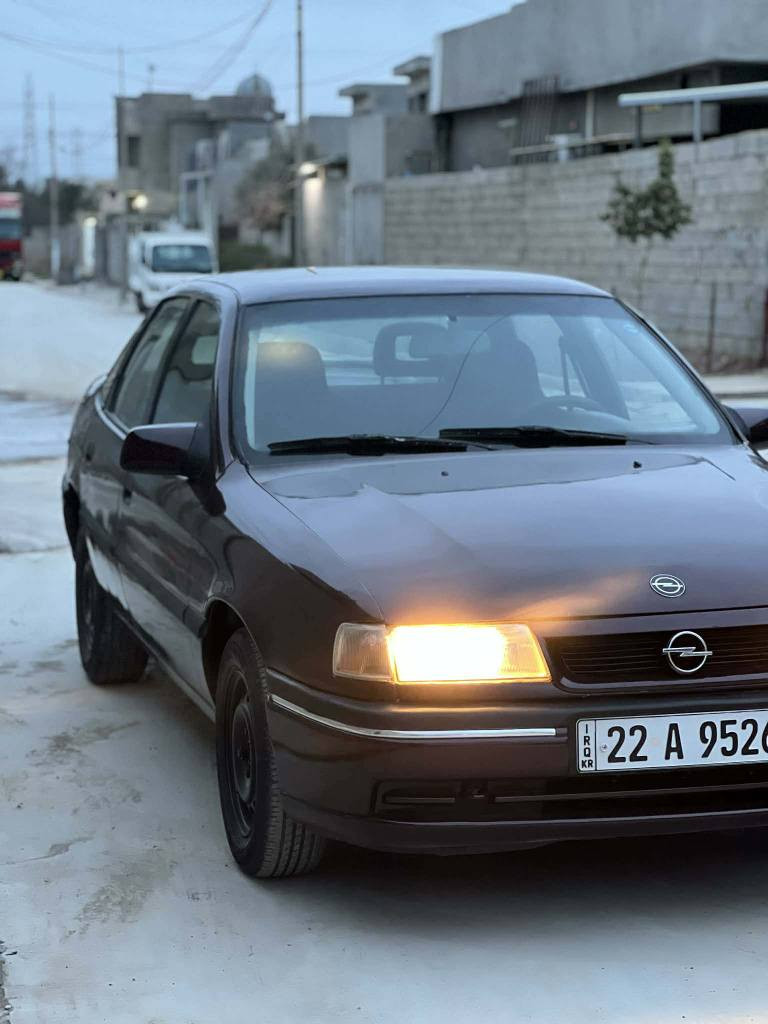 اوپل فكترا موديل 1991محرك 18رقم سنويه جديد بيه دفتر بنزين سياره كلشي ***********
