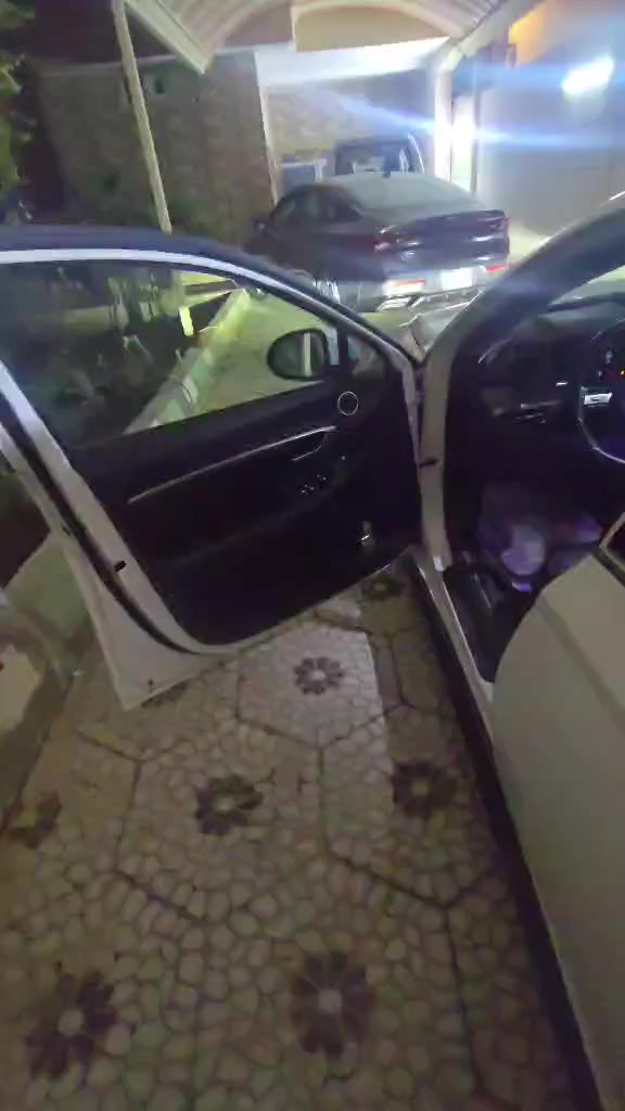 السلام عليكم
سوناتا 2025
لون ابيظ
مكينة 2000 غاز
خط واحد شركة
كير تعليگ 8نمر
كشنات كهرباء وتدفئة وتبريد
بصمة ابواب وتشغيل وجنطة
فتح جنطة عند التقرب  بدون لمس 
رادار امامي حساسات خلفي وامامي
تحكم مري قيادة ذاتية مثبت سرعة
بصمتين
تنبيه خروج عن المسار ومانع انزلاق
١٢ سماعة صوت شاشة متصلة كار بلي 
اوتو هولد وڤيو للكاميرا
كشنات جلد تدفئة تبريد
تبريد خلفي
فول عدا الفتحة
حساسات امامي خلفي
مودات قيادة sport normal smart
شفتات ستيرن سرعة
بيها بعد مواصفات
 بدون رقم منفيس بسمي 
السعر 180$وبيها مجال
مكاني ديوانية الاتصال.. ***********
