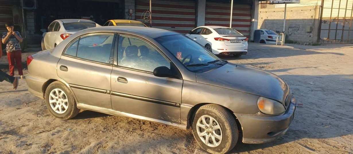 السلام وعليكم
كيا ريو موديل 2002 رقم انكليزي 
مكينه 1600وكير أو توماتيك 
السعر /٤٠ ورقه وبيها مال لطيبين 
العنوان /المحمودية ناحيه الرشيد  
الاتصال / ***********
