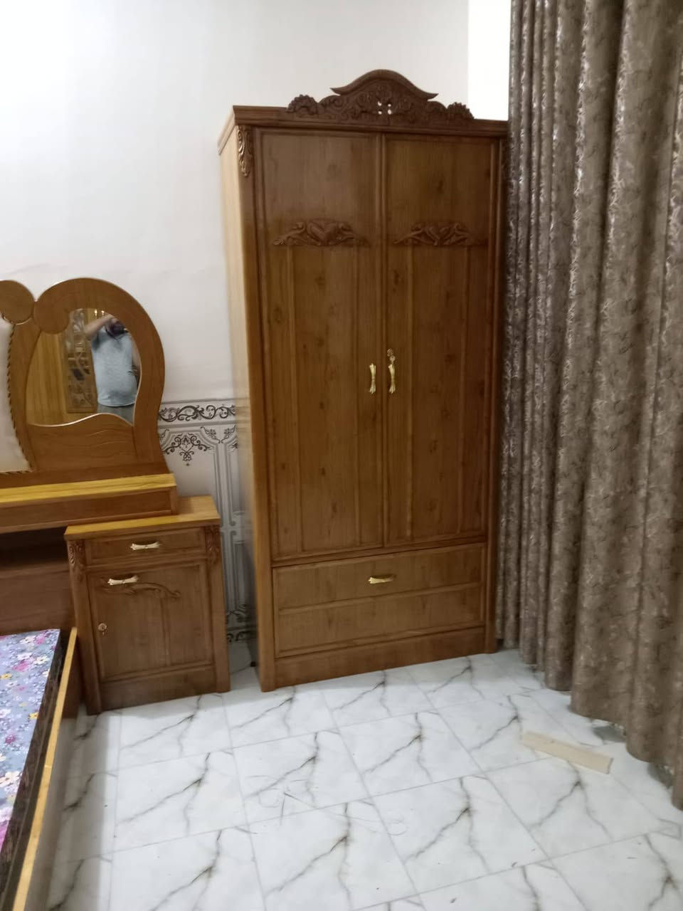 يتوفر لدى مجمع تصميمي للاثاث غرفه نجاره عراقيه شغل معمل داخل 4 ملم خارج 4ملم ارضيه وقبق بلوك صبغ رش جيلانين حراري.... السعر( مليون ونص) 

🛑🛑 موجود فقط توصيل لكل محافضات العراق 

☎️للحجز والاستفسار ***********
