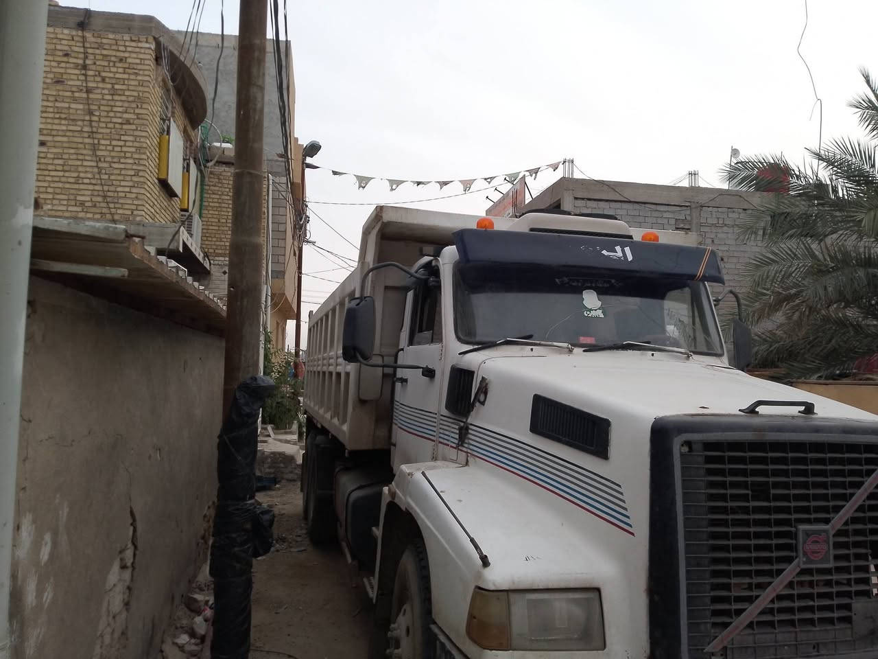 فولفو للبيع موديل 94 تخم تاير السعر 24 وبيها مجال***********
