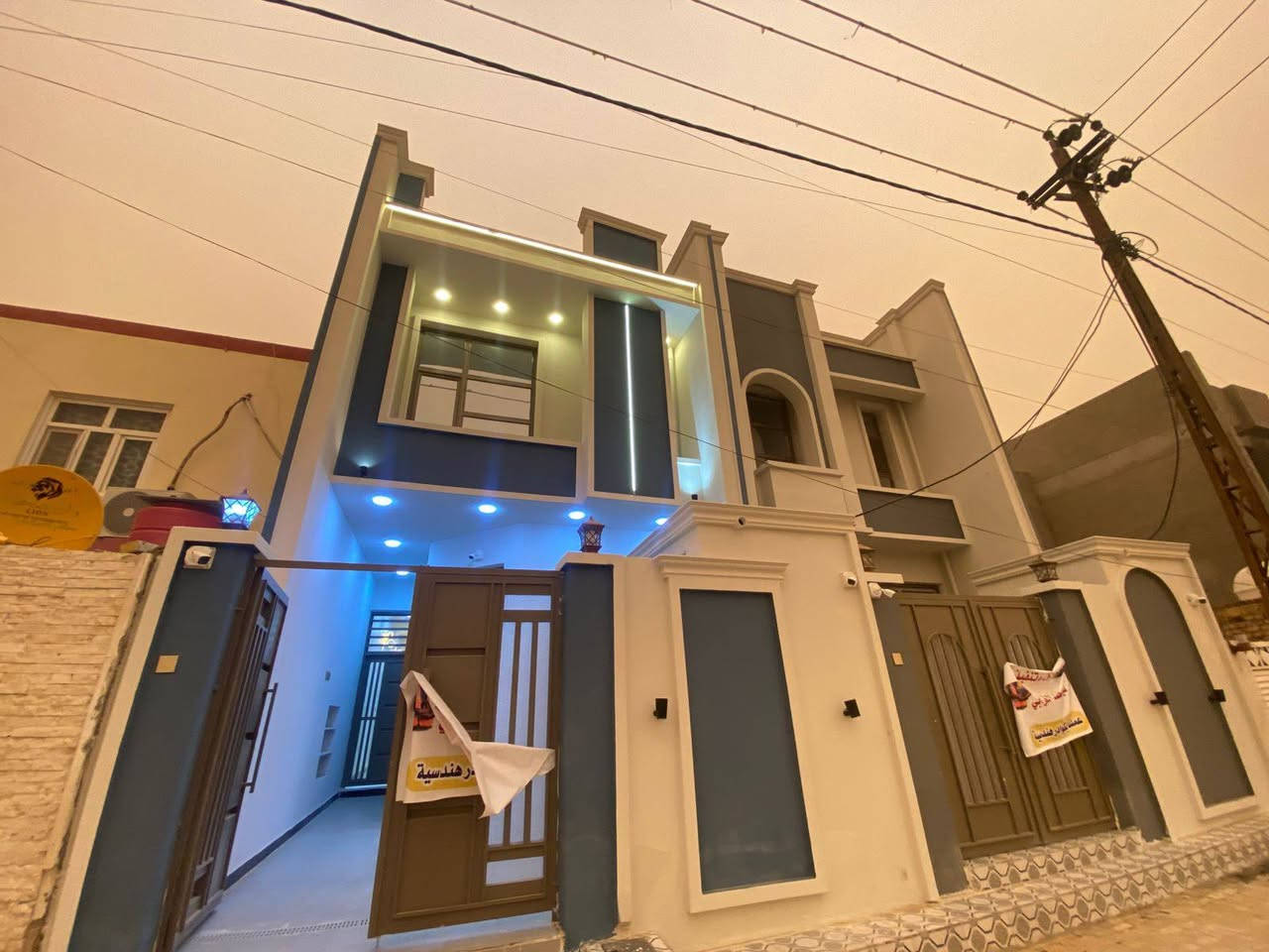 🏡 دارين للبيع

📐 المساحة: 115 متر لكل دار

📍 العنوان:
حي الفرات – مقابل مدرسة المتميزات

✨ تفاصيل كل دار:

3 غرف نوم

صالتين

استقبال

مطبخ

مجمع صحيات (داخل وخارج)

💡 موقع مميز وقريب من الخدمات، مناسب للسكن العائلي

📞 للاستفسار والاتصال أو المراسلة: (***********
***********
