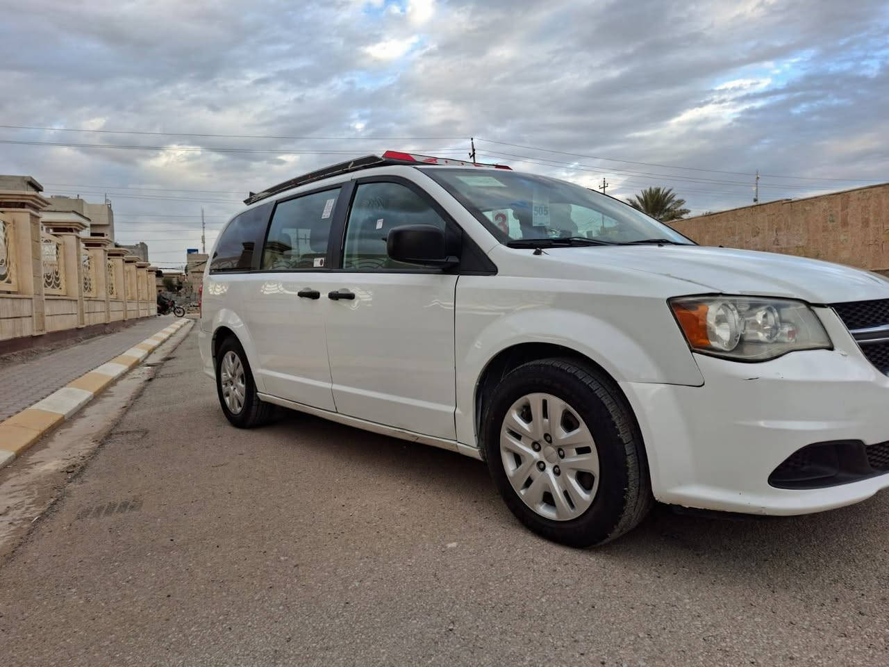 دوج كراند كارفان موديل 2020 كير مكينة حدادية تخم تاير جديد كلة شرط حادثهة جامرلغ سكن  مكان ديالى سنوية لحد 28 رقم لهاتف ***********
